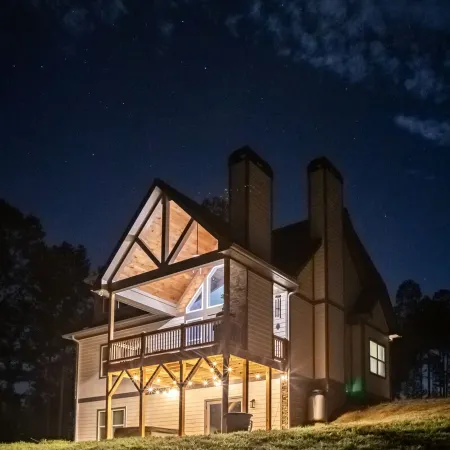 Ellijay GA Cozy Cabin Escape, Hot Tub, Arcade & Game Room Sleeps 9