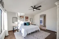 Glendale Getaway- Walking distance to the Stadium