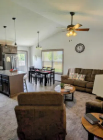 HARVEST COTTAGE Cozy home for family memories in a small town..