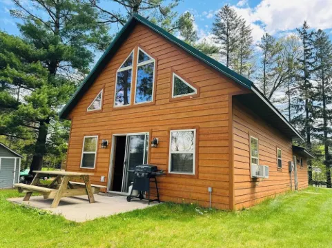 Cozy family getaway right on Lake Wissota!