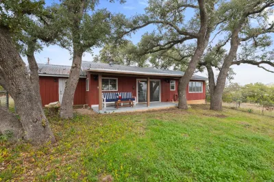 Hillside Paradise near Hidden Falls! Clean 3/1.5, Expansive views