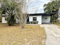 Cozy Home w/ Game Room Villages and Lake Harris Отели в г. Лисберг