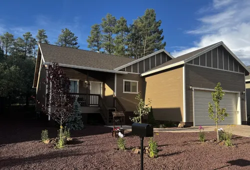 Gorgeous 3 bedroom cabin with hot tub