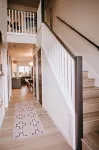 Laneda Landing: Modern, Hot Tub, off Main street in Manzanita