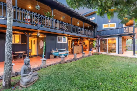 3 Bedroom 3.5 Bathroom Ocean View House.  A Short Walk to Paia Town & Beaches! Отели рядом с Аэропорт Кахалуи