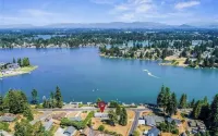 Lakeside Vibes- Relaxed 3 bdrm, view home - Lake Tapps- Pool Table - Corn hole-