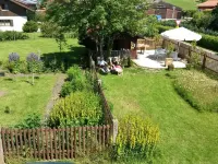 Lovingly modernized, exclusive apartment in a historic farmhouse Hotels in Görisried