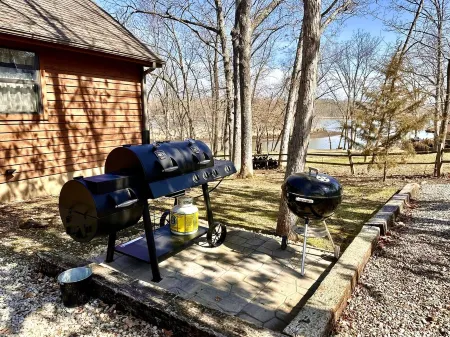 Whole House on a Quiet Cove, Lake of the Ozarks, Family Owned and Operated.