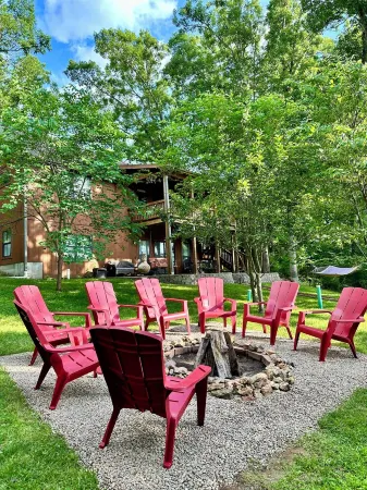 Whole House on a Quiet Cove, Lake of the Ozarks, Family Owned and Operated.