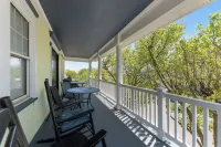 Crocus by the Sea Breeze Bay5-minute walk to the beach and pet friendly!