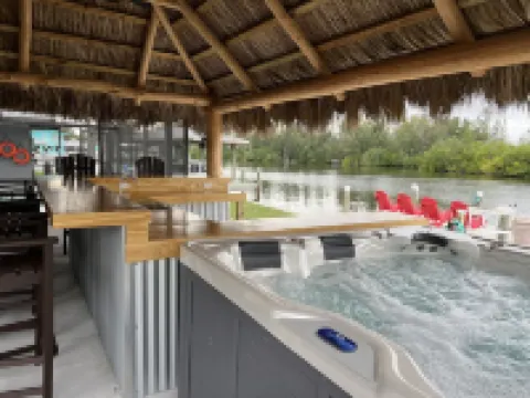 Manatee Key- Heated Pool/Dock/Close to Beach