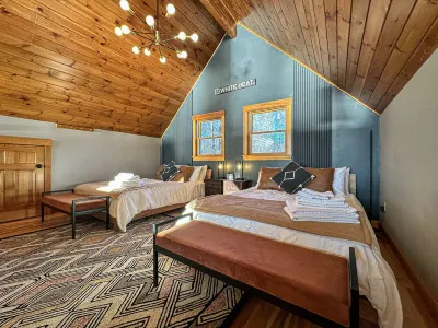 Sunday River House~HTub~Firepit~Wood Stove~Gondola~Move Rm~Amazing Views~Dogs Ok Hotels near Colby Davis Park N’ Play
