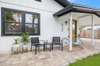 3-bedroom house only a 5 minute walk to the beach with a turf backyard!