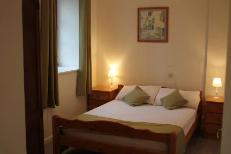 Gîte Larose sleeps 4 (accessible) just a stone's throw from Suisse Normande!