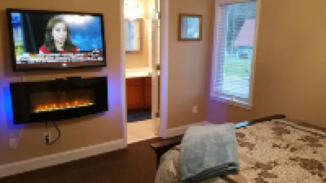 Luxury Chalet On The Chattahoochee River - Short Walk To Downtown Helen