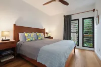 Direct Ocean Front, Renovated1 Bdrm Condo with Sweeping Views of the East Shore Hotels near Fern Grotto