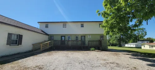 Walking Distance to Temple and Downtown Nauvoo! Family Size Apt. W/ Full Kitchen
