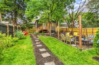 Large home centrally located; walk to Zoo, Sunken Gardens or Telegraph District. - บังกะโล