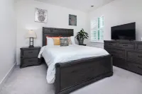 Cozy quiet spacious. Close to airport 더 레일 트레일 주변 호텔