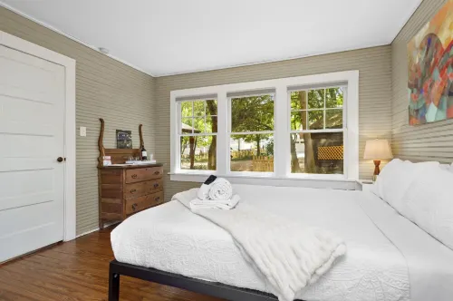 Walking distance to DowntownThe Flamingo”- Dogs Stay Free!