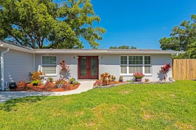 Beautiful, Spacious Heated Pool Home - Close to Siesta Key Beach! Hotels near Nathan Benderson Park