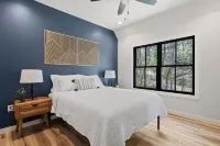 Bearside Retreat - Brand new, pet friendly, & 3 private acres minutes from town!