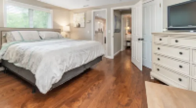 Enjoy a lovely summer retreat in Sag Harbor Village, 1 mile to Main Street