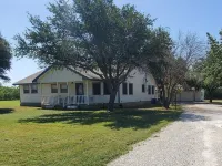 3BR home@Lake Whitney, 2 mins to boat ramps and parks Hotels in Bosque County