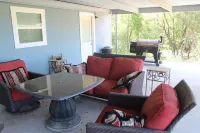 River Views and Relaxation!Newly remodeled & ready for your familyPet friendly