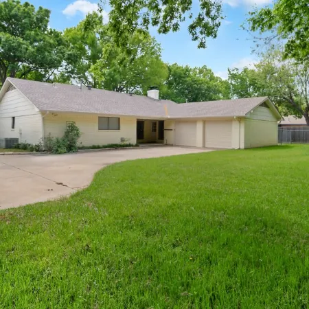 Family Friendly, Updated, Charming Home in North Denton