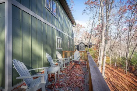 4BR New Mountain-top Pisgah Home, 2 mi from Brevard