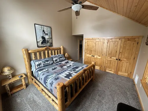 Luxury Island Park Cabin - 20 miles from Yellowstone Entrance