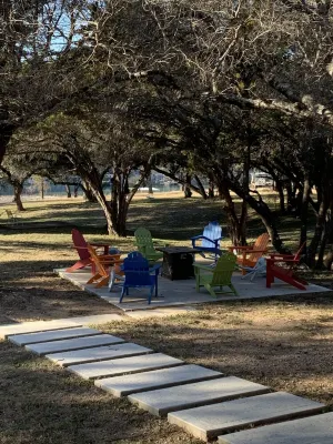 2 wooded acres on beautiful Lake Travis! Hotels near Northshore Marina At the Hollows