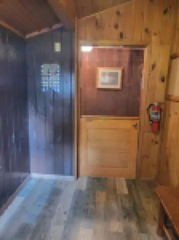 Rustic Cabin on River just off the beaten path