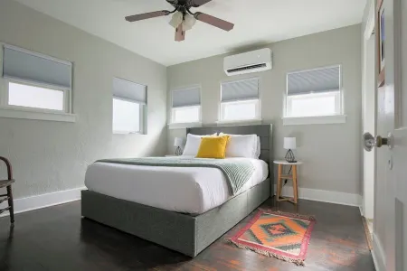 Sunny Downtown Oasis · Hot Tub · Casita Verde