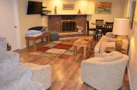 Summer Dates open near Lake MI & Downtown! Deck, Grill, Fire Pit & Cornhole!