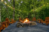 Modern Lakefront Cabin: Hot Tub, Kayaks & Bonus Mini Cabin!
