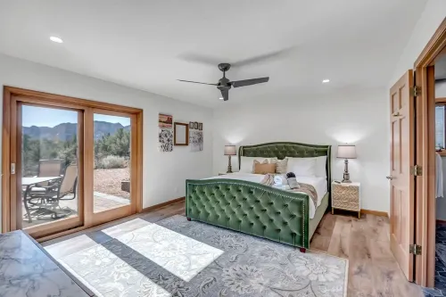 Hiker's Paradise with infinity pool and trail access from backyard