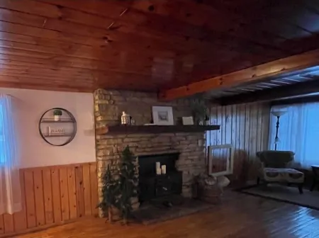 Cozy 3 b/r home w/ quick access to snowmobile trails in the beautiful Northwoods