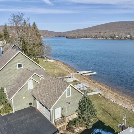 Best Location, lakefront, dockslip, family friendly, safe.