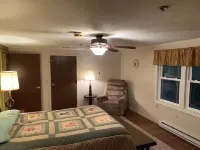 Snowmobile Access & Close to Oak Mt. SPACIOUS 5 Bedroom for large family/groups.