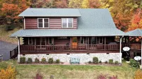 Stallion Ridge Retreat - Incredible Mountain View, Hot Tub, Romantic, Paved Road