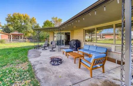 Vintage Luxury W/Spa, Huge Yard Near Red Rocks and City