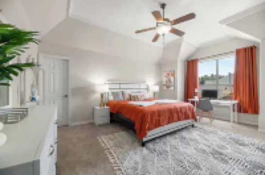 1 mi to AT&T / King Beds / Game-room / Study Desks