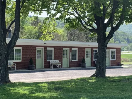 Remodeled cozy country suite. Close to Cooperstown