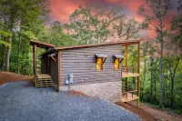 ✿NEW Cabin✿ Forest Decks, Hot Tub, Arcade Games