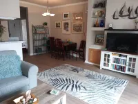 Lakeside condo on Clear Lake with marina. Hotels in Pasadena