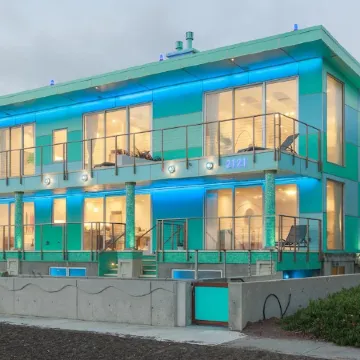 Luxury Beachfront Penthouse near SF (4)