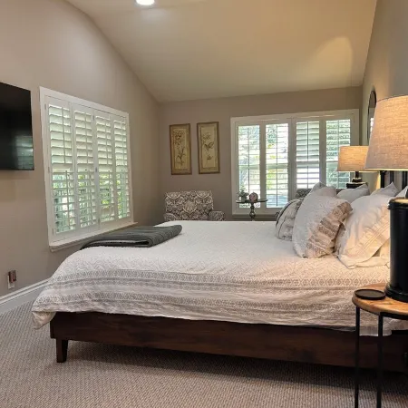 Crescent House - Tranquil Downtown Home