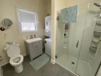 Cozy Cottage-Breathtaking Sunsets. Lake Front. Close to Casino & Racetrack.